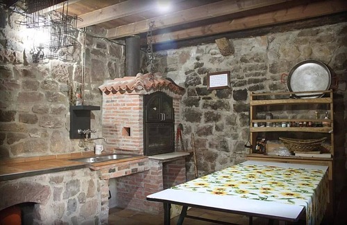 Muda Casa | Casa rural 'Entrepeñas' con vistas a la montaña, terraza compartida y Wi-Fi