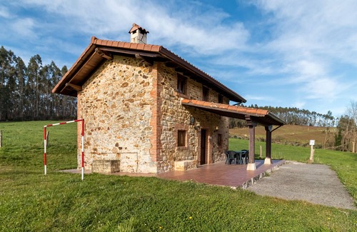 Bárcena de Cicero Casa | Casa rural 'Alba' con vistas a la montaña, jardín privado y balcón