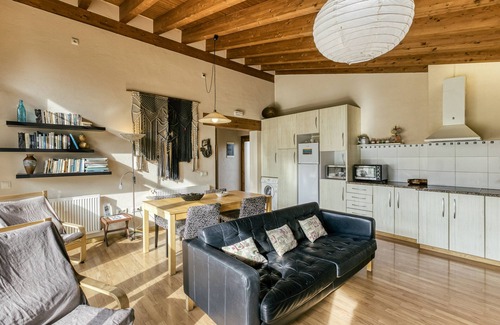 Santa Margarida de Bianya Casa | Casa rural 'El Graner' con vistas a la montaña, piscina compartida y Wi-Fi