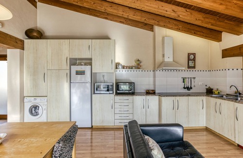 Santa Margarida de Bianya Casa | Casa rural 'El Graner' con vistas a la montaña, piscina compartida y Wi-Fi