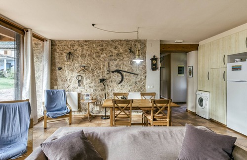 Santa Margarida de Bianya Casa | Casa rural 'El Paller' con vistas a la montaña, piscina compartida y Wi-Fi