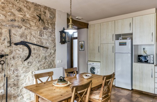 Santa Margarida de Bianya Casa | Casa rural 'El Paller' con vistas a la montaña, piscina compartida y Wi-Fi