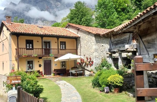 Cordinanes Casa | Casa rural 'El Jermoso' con vistas a la montaña, terraza privada y Wi-Fi