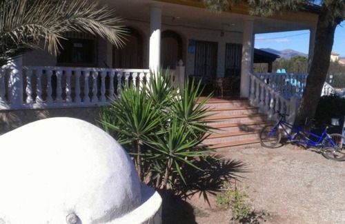 Puerto Lumbreras Casa | Casa rural 'Chalet Del Sol' con piscina privada, terraza compartida y jardín privado