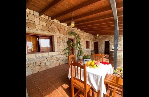 Arico Viejo Villa | Casa de campo "Finca Rural Los Olivos en Arico" con vistas a la montaña, Wi-Fi, jardín y terraza