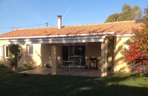 Saint-Cybardeaux Casa | Casa de campo en el corazón de los viñedos.