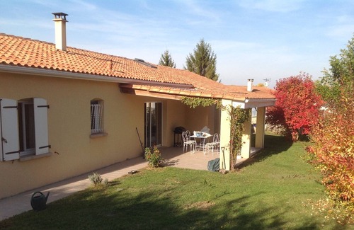Saint-Cybardeaux Casa | Casa de campo en el corazón de los viñedos.