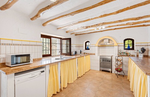 Villanueva de Algaidas Casa | Casa Rural 'Furones' con Vista a la Montaña, Wi-Fi y Aire Acondicionado