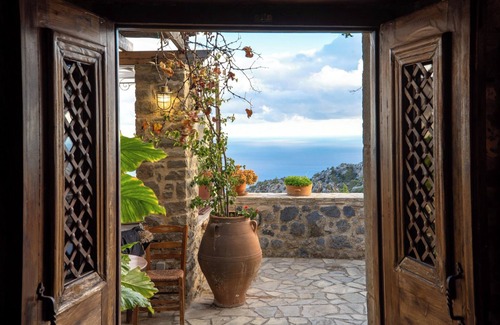 Anatoli Casa | Mansión con jacuzzi al aire libre y vistas al mar Mediterráneo.