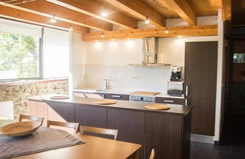 Tavascan Casa | Casa rural 'Guillem Completa' con vistas al lago, Wi-Fi y aire acondicionado