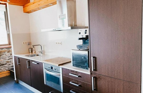 Tavascan Casa | Casa rural 'Guillem Completa' con vistas al lago, Wi-Fi y aire acondicionado