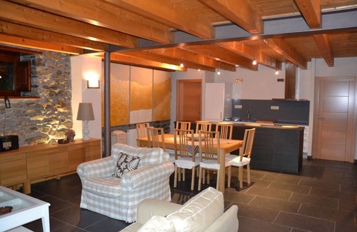 Tavascan Casa | Casa rural 'Guillem Completa' con vistas al lago, Wi-Fi y aire acondicionado