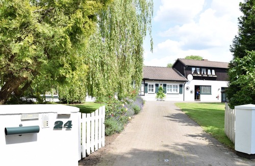 Bosau Casa | Country house hideaway with outdoor pool, sauna and fireplace in East Holstein