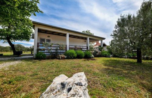 Sveti Filip i Jakov Casa | Country house Oasis with private tennis court