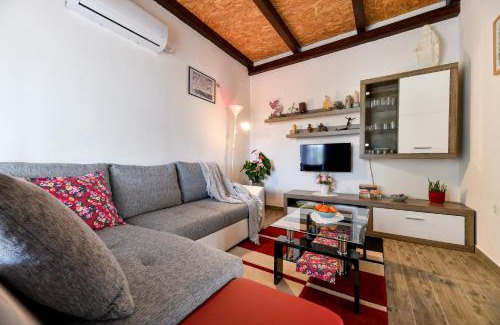 Sveti Filip i Jakov Casa | Country house Oasis with private tennis court