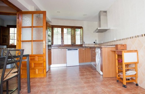 Bohiles Casa | Casa rural 'Iberia' con vistas a la montaña, terraza privada y jardín privado