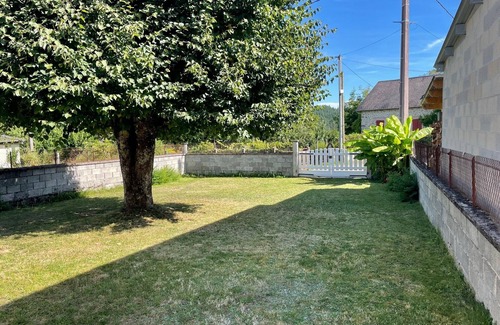 Peyrissac Casa | Country house in Corrèze 2 Bedrooms with GARDEN furnished Vintage
