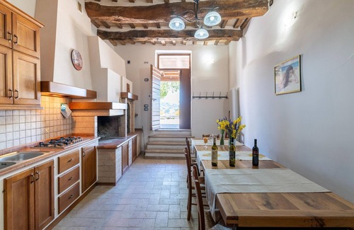 Cagli Apartamento | Casa Rural en Marche con Piscina y Vistas