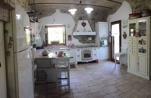 San Vito Chietino Casa | Casa de campo con piscina rodeada de un huerto