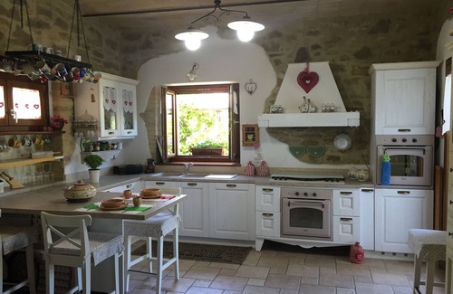 San Vito Chietino Casa | Casa de campo con piscina rodeada de un huerto