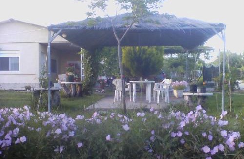 Kalyves Polygyrou Casa | Country House Kalyves, 2 bedrooms, sleeps 6, 700sqmgarden, 180m from beach