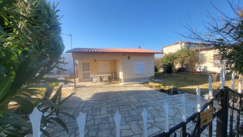 Kalyves Polygyrou Casa | Country House Kalyves, 2 bedrooms, sleeps 6, 700sqmgarden, 180m from beach