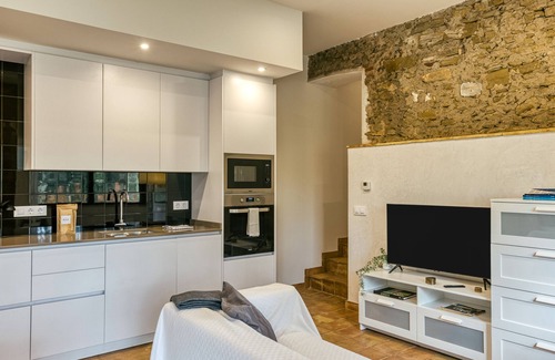 Madremanya Casa | Casa rural 'L'alzina Madremanya' con vistas a la montaña, Wi-Fi y aire acondicionado