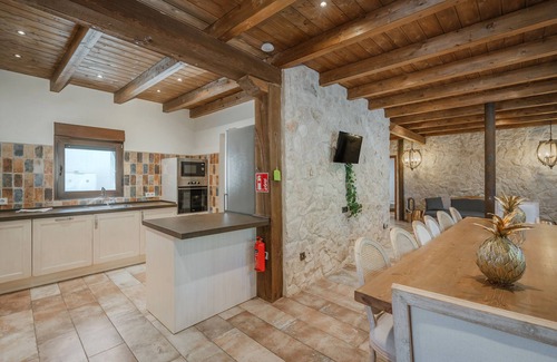 Nieva Casa | Casa Rural 'La Antigua Taberna' con Piscina Privada, Wi-Fi y Aire Acondicionado