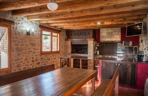 Solsona Casa | Casa rural 'La Cajola' con vistas a la montaña, piscina privada y Wi-Fi