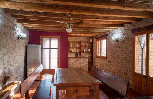 Solsona Casa | Casa rural 'La Cajola' con vistas a la montaña, piscina privada y Wi-Fi
