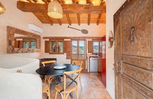 Olba Casa | Casa rural 'La Casuna De La Una' con vistas a la montaña, terraza privada y Wi-Fi