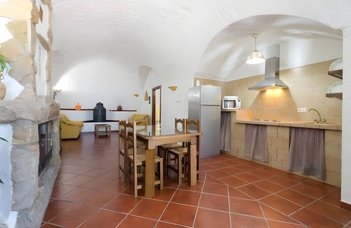 Benalúa de Guadix Casa | Casa rural 'La Chumbera' con vistas a la montaña, Wi-Fi y aire acondicionado