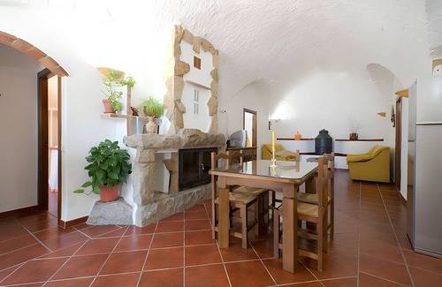 Benalúa de Guadix Casa | Casa rural 'La Chumbera' con vistas a la montaña, Wi-Fi y aire acondicionado