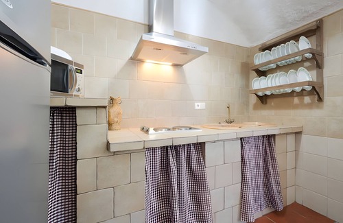 Benalúa de Guadix Casa | Casa rural 'La Chumbera' con vistas a la montaña, Wi-Fi y aire acondicionado