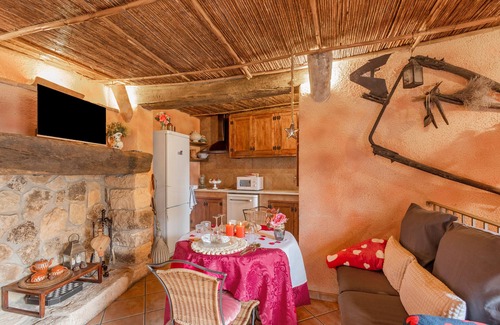 Pontons Casa | Casa rural 'La Cova De Can Pavet' con vistas a la montaña, terraza privada y Wi-Fi