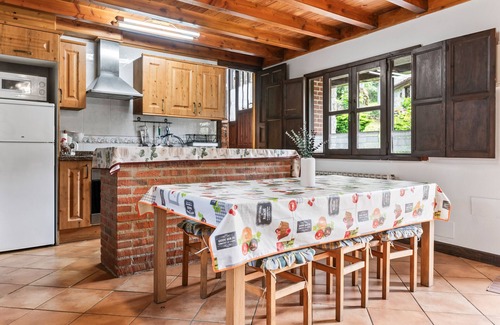 Cueli Casa | Country House 'La Nozal' with Mountain View, Private Pool and Wi-Fi