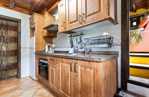 Cueli Casa | Country House 'La Nozal' with Mountain View, Private Pool and Wi-Fi
