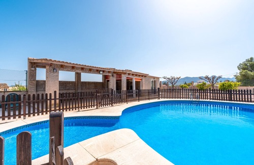 La Romana Casa | Casa rural 'La Romana' con piscina privada, Wi-Fi y aire acondicionado
