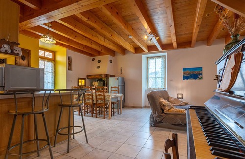 Vals-les-Bains Casa | Casa rural 'Le Bacci' con vistas a la montaña, jardín privado y Wi-Fi