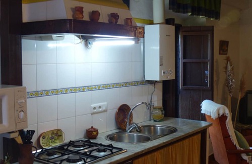 Fuenteheridos Casa | Casa rural 'Los Cascos' con vistas a la montaña, piscina compartida y aire acondicionado