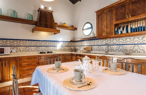 El Garrobo Casa | Casa rural 'Los Gorriones' con vistas a la montaña, piscina privada y Wi-Fi