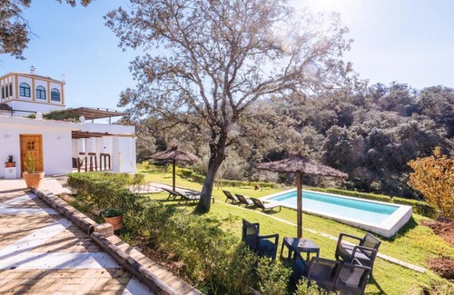 El Garrobo Casa | Casa rural 'Los Gorriones' con vistas a la montaña, piscina privada y Wi-Fi