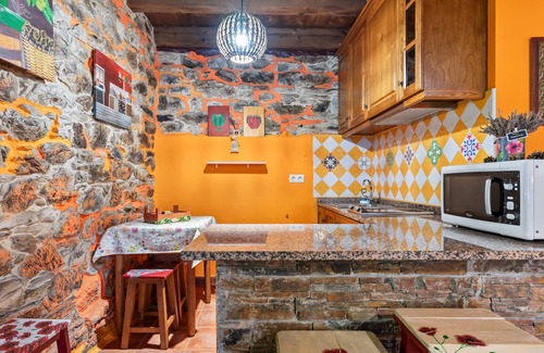 Vilaframil Casa | Casa rural 'Loureiro' con vistas a la montaña, terraza compartida y Wi-Fi