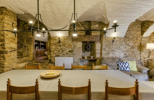 Regencos Villa | Casa rural 'Mas Cases' con vistas a la montaña, piscina privada y Wi-Fi