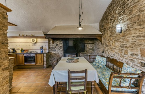 Regencos Villa | Casa rural 'Mas Cases' con vistas a la montaña, piscina privada y Wi-Fi