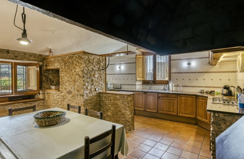 Regencos Villa | Casa rural 'Mas Cases' con vistas a la montaña, piscina privada y Wi-Fi
