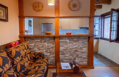 Urdax Casa | Casa rural 'Matxingonea 2' con vistas a la montaña, jardín privado y Wi-Fi