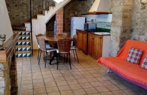 Montblanc Casa | Casa rural 'Miramar' con vistas a la montaña, piscina compartida y Wi-Fi