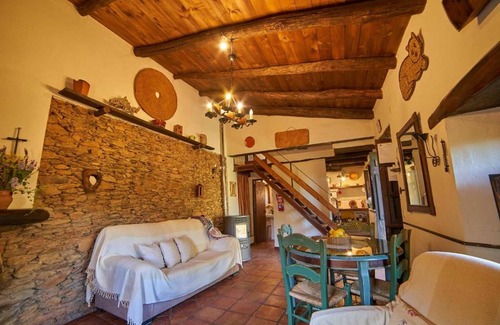 Fuenteheridos Casa | Casa rural 'Navalgatos' con vistas a la montaña, piscina privada y terraza privada