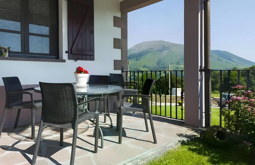 Errazu Casa | Casa rural 'Oiaraberri' con jardín privado y Wi-Fi
